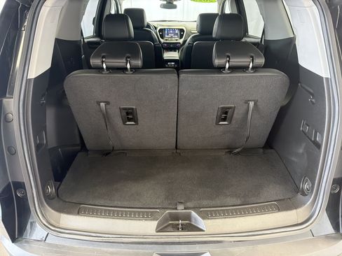 Used 2023 GMC Acadia SLT AWD/4WD image 13