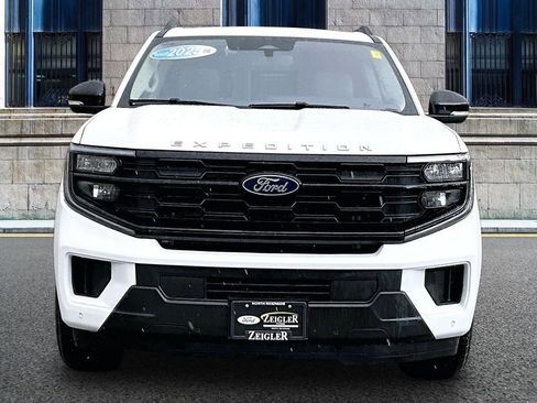 Certified 2025 Ford Expedition Active AWD/4WD image 3