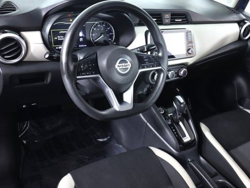 Used 2021 Nissan Versa SV FWD image 9