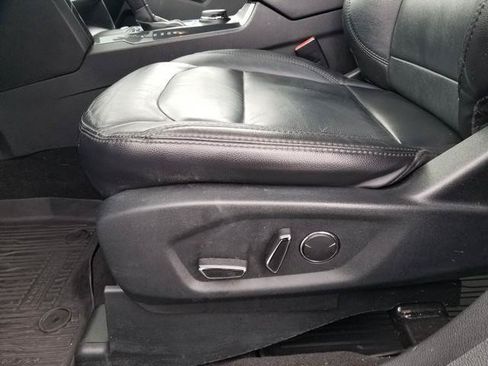 Used 2018 Ford Explorer XLT w/ Equipment Group 202A AWD/4WD image 15