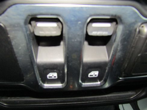 Used 2023 Jeep Wrangler Willys AWD/4WD image 27