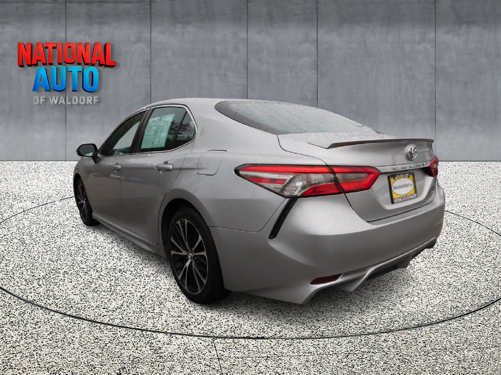 Used 2018 Toyota Camry SE FWD image 6