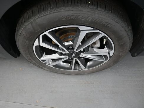 Used 2024 Kia Forte LXS FWD image 9