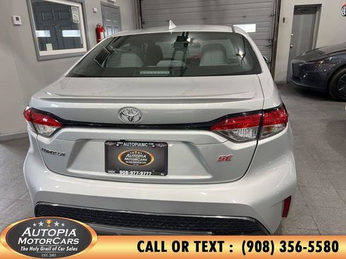 Used 2021 Toyota Corolla SE w/ SE Premium Package FWD image 5