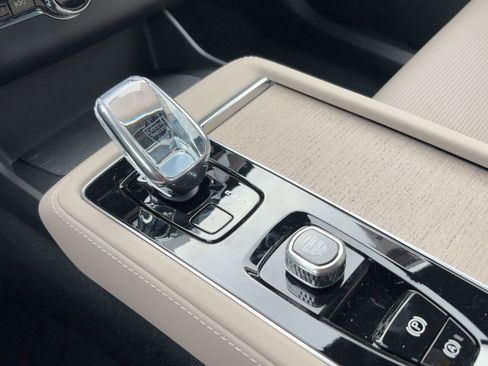 New 2026 Volvo XC90 B6 Ultra image 17