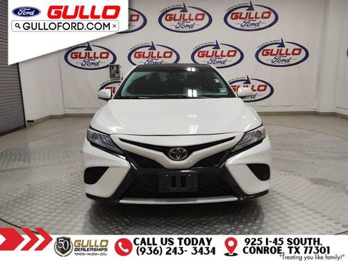 Used 2018 Toyota Camry XSE image 2