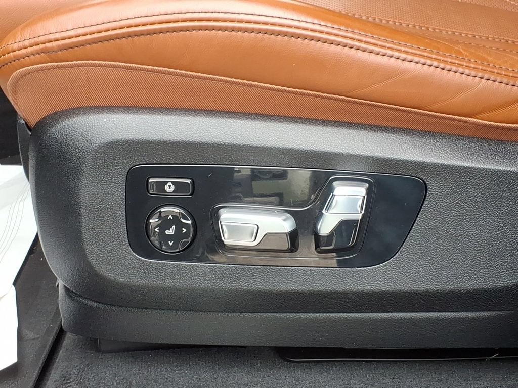 Used 2025 BMW X7 M60i w/ Executive Package AWD/4WD image 15