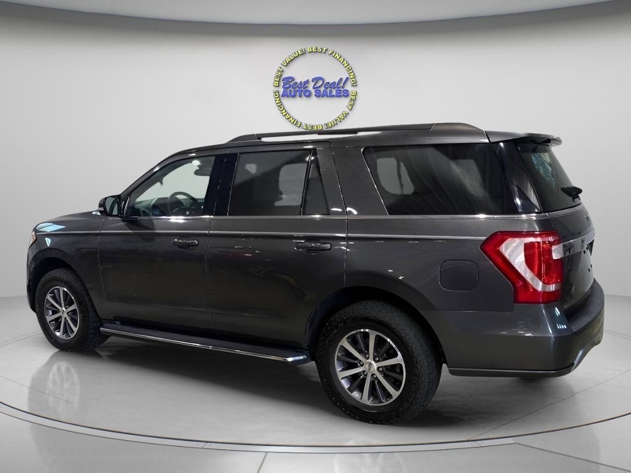 Used 2020 Ford Expedition XLT w/ Equipment Group 202A AWD/4WD image 2