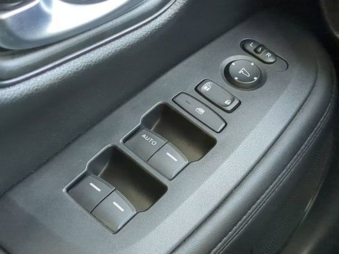 Used 2025 Honda HR-V LX image 21