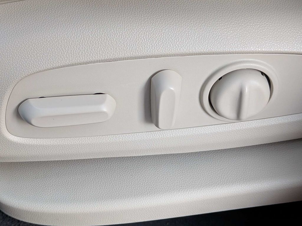 Used 2023 Buick Enclave Essence w/ Experience Buick Package FWD image 21