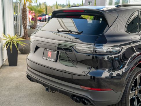 Used 2022 Porsche Cayenne image 7