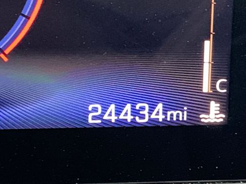 Used 2025 Chevrolet Trax LT image 9