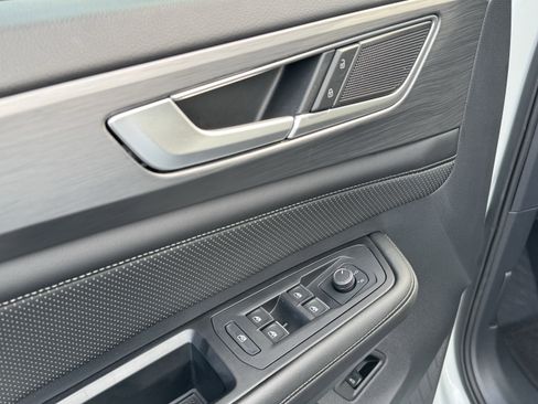 Used 2024 Volkswagen Atlas Cross Sport SE image 15