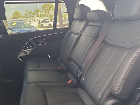 Used 2025 Land Rover Range Rover Long Wheelbase SE AWD/4WD image 14