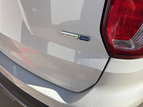 Used 2016 Ford Explorer XLT w/ Equipment Group 202A image 13