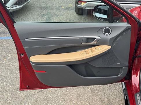 Used 2025 Hyundai Sonata Limited image 13