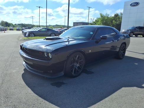 Used 2017 Dodge Challenger R/T Scat Pack RWD image 7