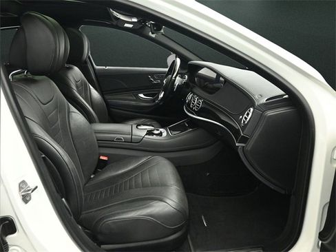 Used 2020 Mercedes-Benz S 560 4MATIC Sedan image 24