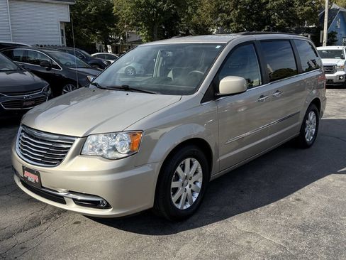 Used 2016 Chrysler Town & Country Touring w/ Driver Convenience Group image 5