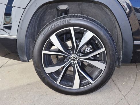 Certified 2025 Volkswagen Atlas SEL Premium R-Line image 9