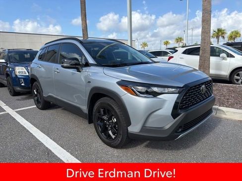 Used 2025 Toyota Corolla Cross LE FWD image 1