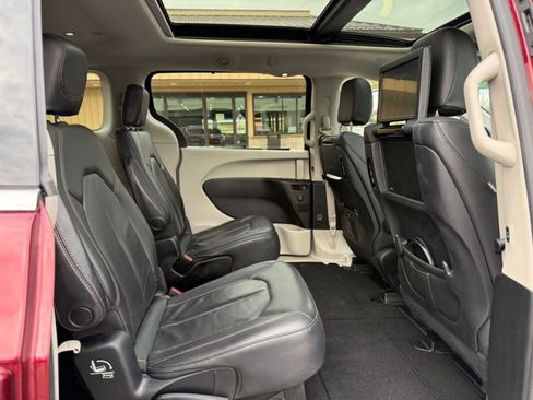 Used 2019 Chrysler Pacifica Touring-L Plus w/ Advanced Safetytec Group image 13