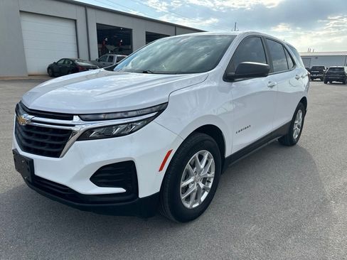 Used 2023 Chevrolet Equinox LS FWD image 1