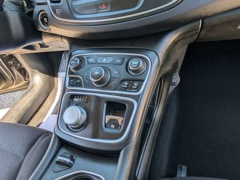 Used 2015 Chrysler 200 Limited w/ Convenience Group image 19