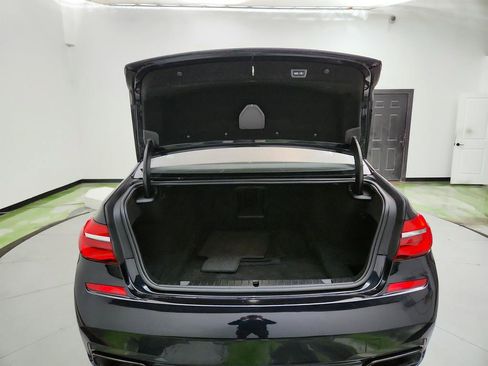 Used 2016 BMW 750i image 32