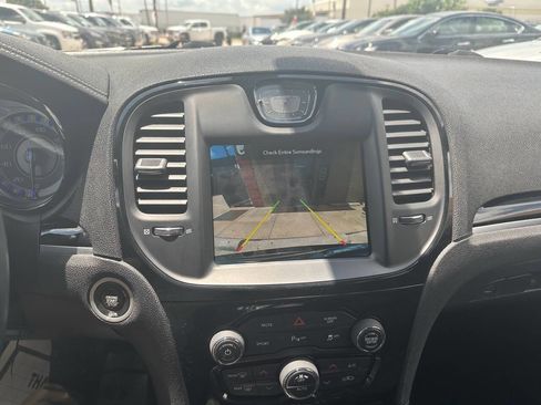 Used 2018 Chrysler 300 S w/ 300S Premium Group RWD image 17