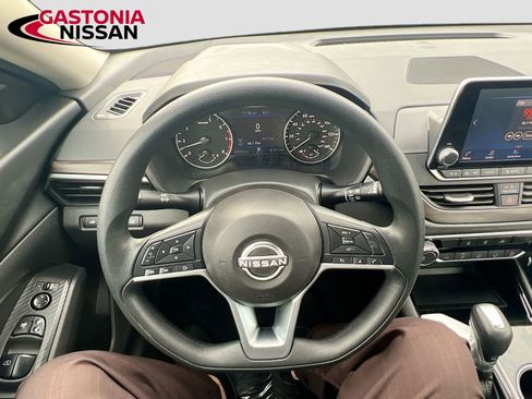 Used 2024 Nissan Altima 2.5 SV image 14