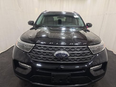 Used 2024 Ford Explorer XLT w/ XLT Sport Appearance Package AWD/4WD image 3