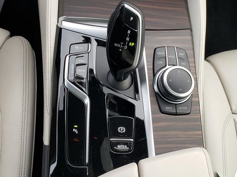 Used 2022 BMW M550i xDrive M550i xDrive w/ Premium Package image 31