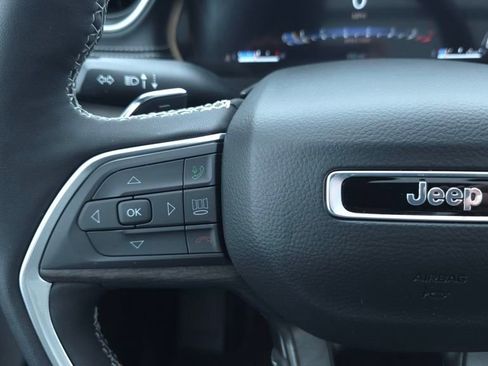 New 2025 Jeep Grand Cherokee Limited w/ Black Appearance Package image 29