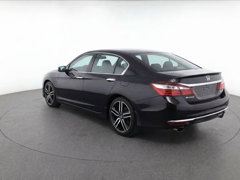 Used 2017 Honda Accord Sport image 3