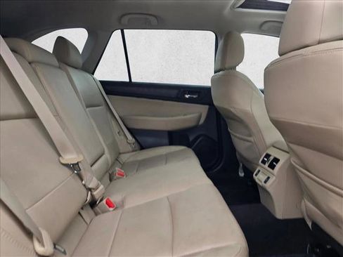 Used 2018 Subaru Outback 2.5i Limited image 15