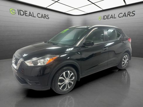 Used 2019 Nissan Kicks S FWD image 1