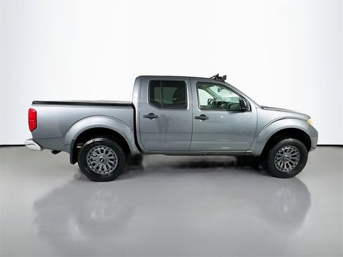 Used 2017 Nissan Frontier SV w/ SV Value Truck Package image 9
