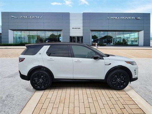 Used 2025 Land Rover Discovery Sport Dynamic SE image 4