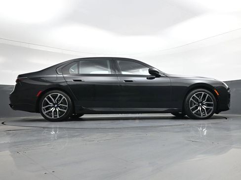 Used 2025 BMW 760i xDrive w/ Luxury Rear Seating Package AWD/4WD image 27