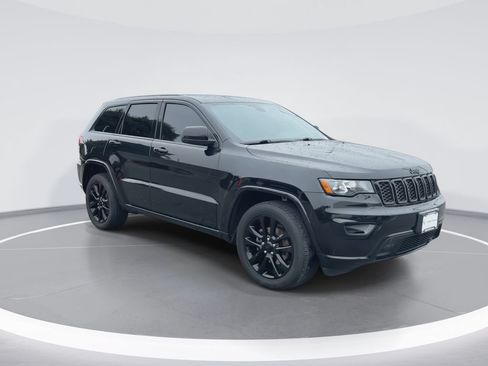 Used 2020 Jeep Grand Cherokee Altitude AWD/4WD image 2
