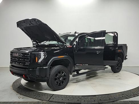 Used 2024 GMC Sierra 2500 AT4 w/ AT4 Premium Plus Package AWD/4WD image 11