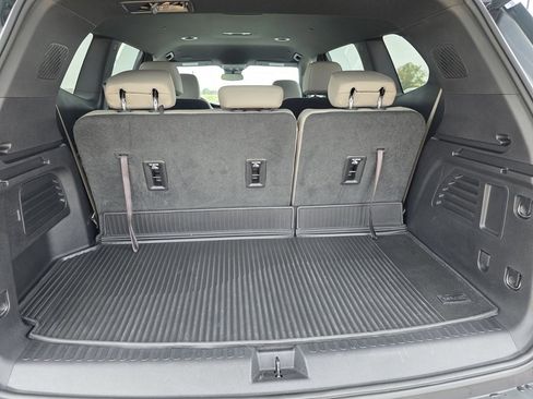 Used 2025 GMC Acadia Elevation w/ Elevation Premium Package image 19