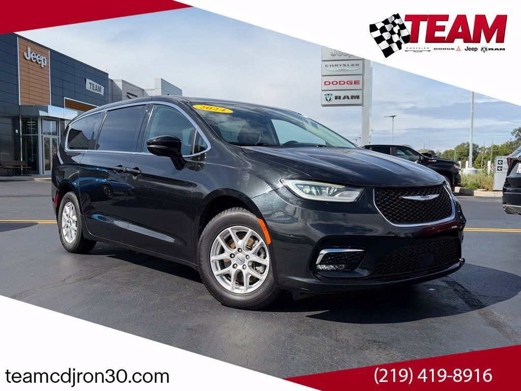 Used 2024 Chrysler Pacifica Touring-L FWD image 1