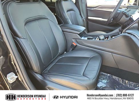 Used 2025 Jeep Grand Cherokee Limited w/ Luxury Tech Group II AWD/4WD image 21