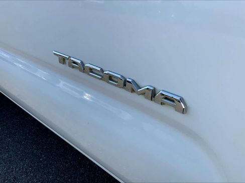 Used 2017 Toyota Tacoma SR5 image 29