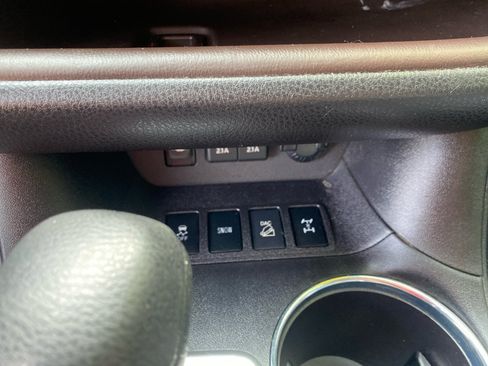Used 2019 Toyota Highlander LE AWD/4WD image 15