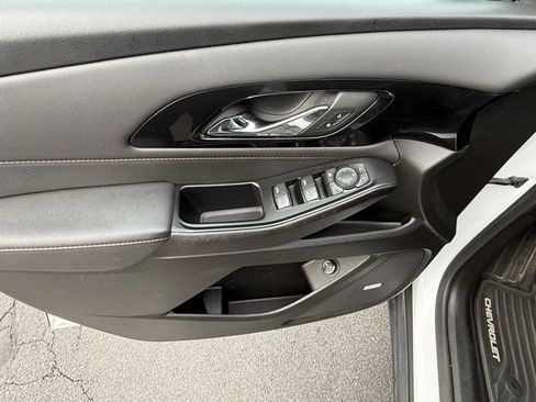 Used 2023 Chevrolet Traverse RS image 21