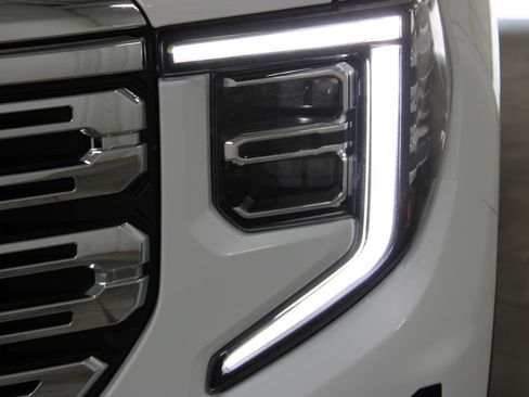 Used 2023 GMC Sierra 1500 Denali w/ Denali Reserve Package AWD/4WD image 14