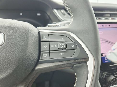 Used 2025 Jeep Grand Cherokee Limited AWD/4WD image 22